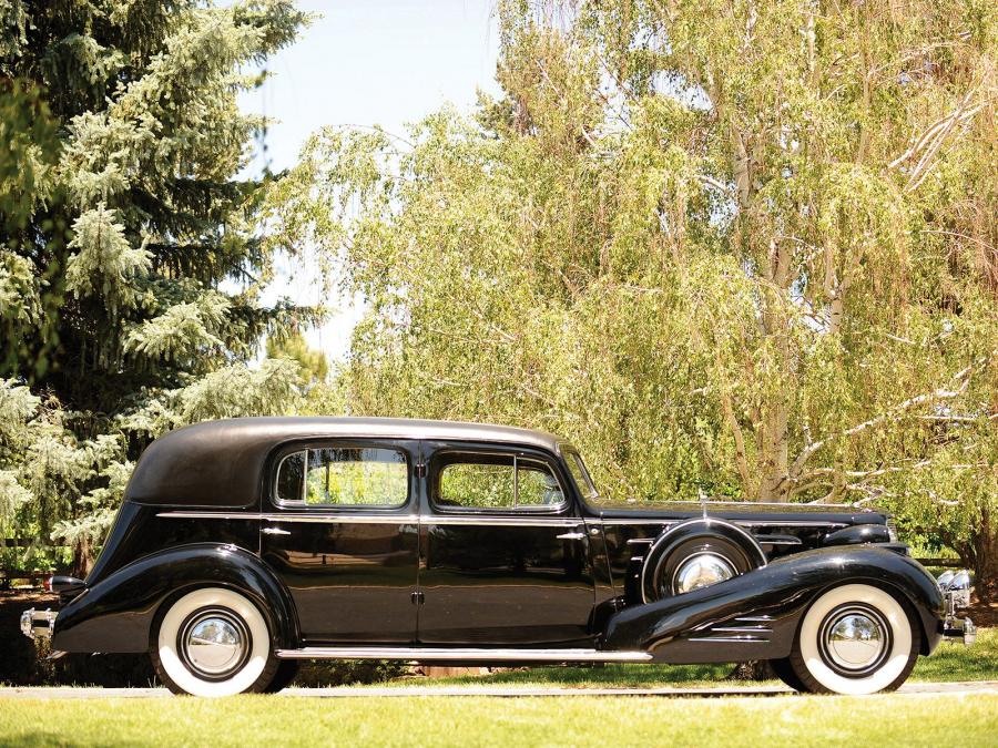 Cadillac V16 Custom Imperial Cabriolet by Fleetwood 1937 года  (фото 7 из 12)